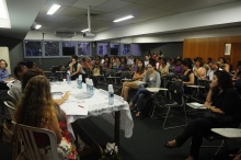 Palestrantes e plateia no Auditório F300. Fotógrafa Thaís Mandarino.  Acervo do Projeto Comunicar.