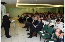Abertura com o Pe. Josafá S.J.  Fotógrafo Antônio Albuquerque. Acervo Núcleo de Memória.
