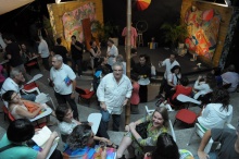 Ao centro o Prof. Sérgio Bruni no lançamento realizado no Anfiteatro Junito Brandão. Fotógrafo Antônio Albuquerque. Acervo do Núcleo de Memória.