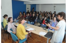 Mesa de abertura com as professoras Sônia Kramer (LET), Flávia Eyler (HIS) e Liliana Cabral Bastos (LET). Fotógrafo Antônio Albuquerque. Acervo Núcleo de Memória.