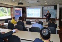 Uma das palestras na sala de reuniões do Decanato do CTC. Fotógrafo Antônio Albuquerque. Acervo do Núcleo de Memória.