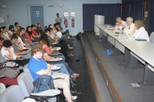 Palestra do Prof. William Wohlforth no Auditório Padre Anchieta. Fotógrafo Antônio Albuquerque. Acervo do Núcleo de Memória.