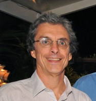 Prof. Carlos Penna. Fotografia obtida no site www.aspasiacamargo.com.br