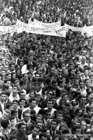 Passeata dos Cem Mil, Cinelândia, Rio de Janeiro. 26/06/1968. Fotógrafo José Inácio Parente.