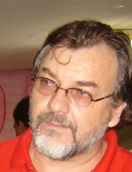 O Prof. Sergio Bonato, em imagem disponível em seu blog pessoal.