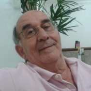O Prof. Carlos Alberto em foto recente, enviada pelo Prof. Edgar Lyra.
