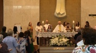 Momento da missa em que o Pe. Djalma convida as crianças a participarem da celebração. 12/01/2020.