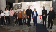 Abertura da exposição Fundação, com a presença do Reitor Pe. Anderson Pedroso S.J., do Pe. Roberto Dias S.J. (Presidente da FPLF), do Superior Geral da Companhia de Jesus Pe. Mieczyslaw Smyda S.J. e de representantes do Núcleo de Memória.